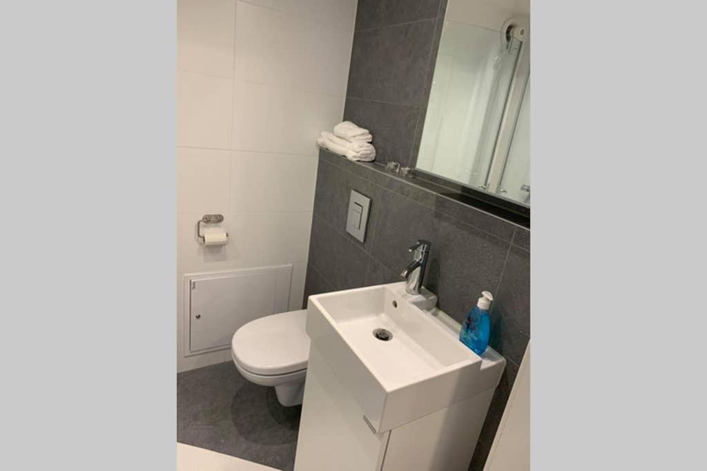 Appartement Nyrenoverat Kaellarlaegenhet à Ljungskile Extérieur photo