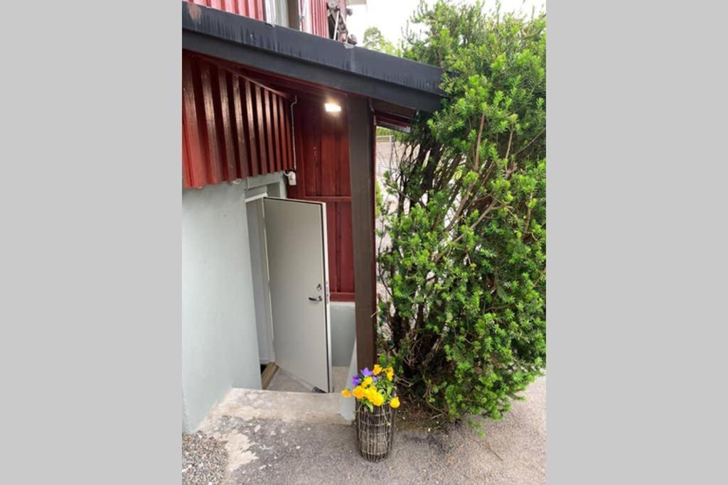 Appartement Nyrenoverat Kaellarlaegenhet à Ljungskile Extérieur photo