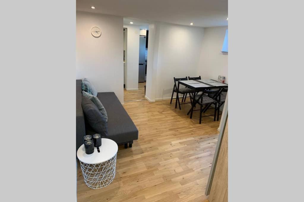 Appartement Nyrenoverat Kaellarlaegenhet à Ljungskile Extérieur photo